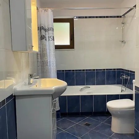 αρτέμιδα Karpenísion